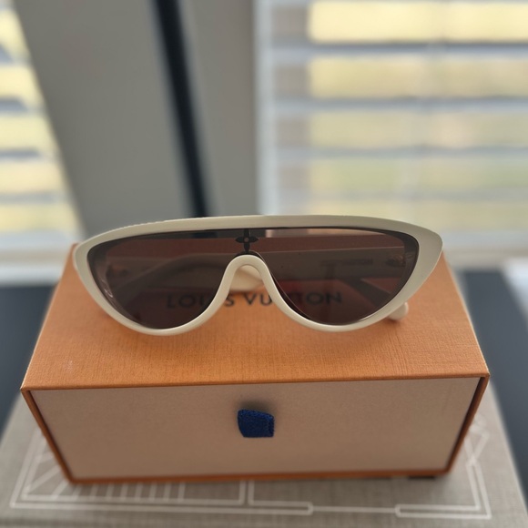 Louis Vuitton Split Cat Eye Sunglasses - Picture 2 of 9